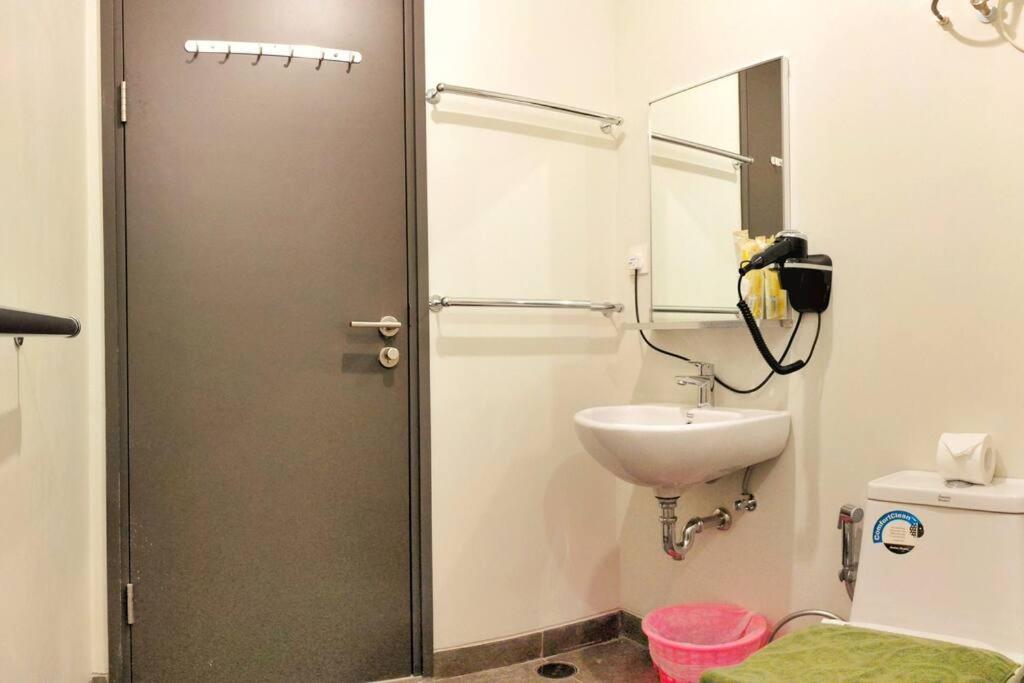 Lovina 8-Ad At One Residence Batam Екстериор снимка